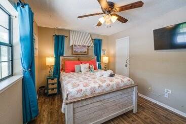 별장 Yard, Dock & Boat Slip: Lake Bridgeport Cabin!