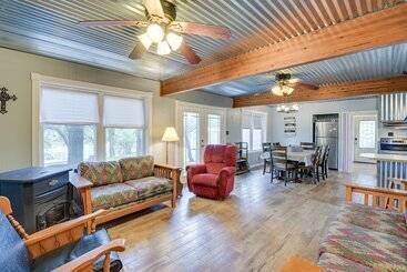 별장 Lake Brownwood Home W/ Private Boat Dock!