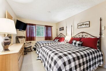 별장 Lake Harmony Home W/ Screened Porch & Hot Tub!