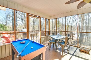 茅舍 Lake Hartwell Retreat W/ 2 Tier Dock & Boat Slip!