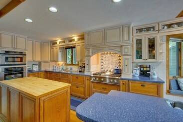 コテージ Lakefront Cadillac Retreat W/ Sauna + Boating!