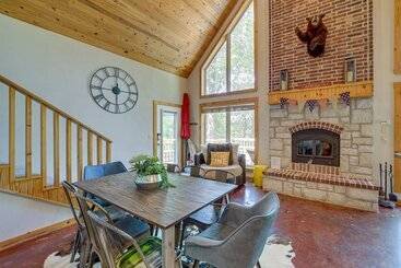 بيت ريفى Lakefront Paradise In Eucha: Boat Dock, Fire Pit!