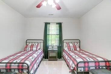 茅舍 Mcgaheysville Home W/ Screened Porch & Gas Grill!