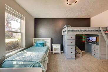 بيت ريفى Meridian Retreat W/ Pool Table, Fire Pit & Grill