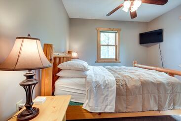Сельский дом Pet Friendly Iron River Cabin With Fire Pit!
