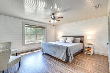 별장 Pet Friendly Texas Home W/ Furnished Patio & Grill