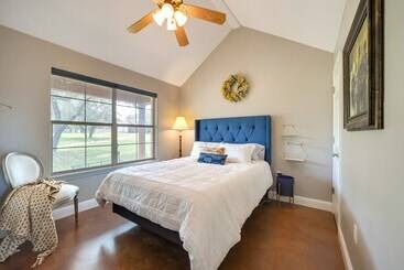 별장 Rustic Elegant Cabin: Deck, Near Lake Travis!