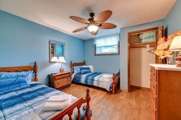 קוטג'' Rustic Russell Springs Home Near Marina & Lake!