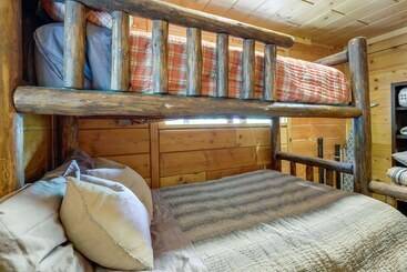 Сельский дом Secluded 3 Acre Cabin In Tollgate W/ Gas Grill!