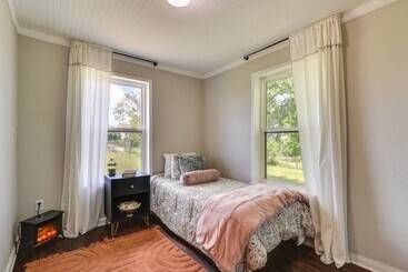 茅舍 Starlite Ranch  2 Acres W/ Views ~ 18 Mi To Waco