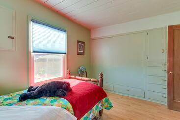 Vintage Cottage By Leaburg Canal W/ Large Yard!