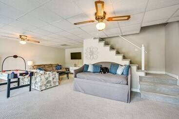 بيت ريفى Waterfront Badin Lake Getaway: Boat Dock, Fire Pit