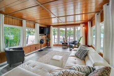 بيت ريفى Waterfront Royal Home W/ Dock & Patio!