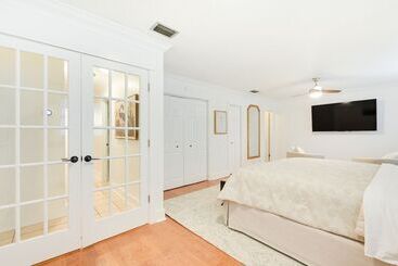 コテージ Bright Tampa Oasis W/ Outdoor Pool & Gazebo!