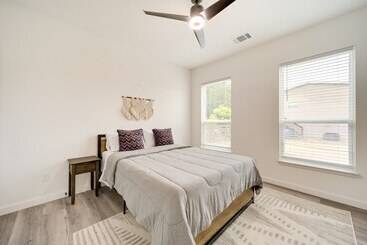 별장 Canyon Lake Oasis: Backyard & Wraparound Deck!