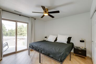 کلبه Chic Flagstaff Retreat W/ Fireplace & Patio!