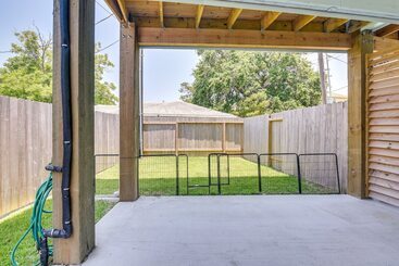 Сельский дом La Porte Home W/ Balconies: Walk To Beach!