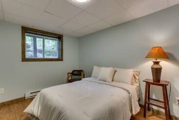 بيت ريفى Lake Ariel Vacation Rental: Screened Porch & Grill