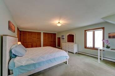 بيت ريفى Mendon Home W/ Hot Tub, Fire Pit & Near Skiing!