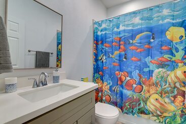 별장 Walk To Gulf: Ocean View Home In Crystal Beach!