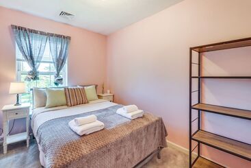 بيت ريفى Pennsylvania Escape W/ Hot Tub, Fire Pit & Deck!