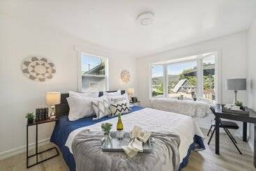 Pet Friendly Newman Lake Cottage W/ Beach Access!