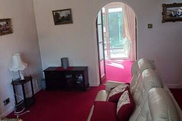 레지던스 Captivating 3 Bed House In Saint Helens