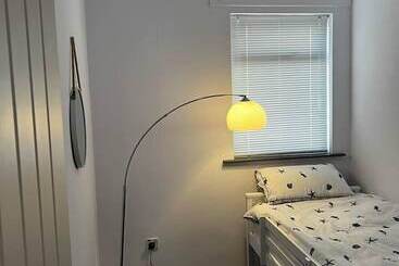 Резиденция Immaculate Sea View 4 Bed House In Portstewart