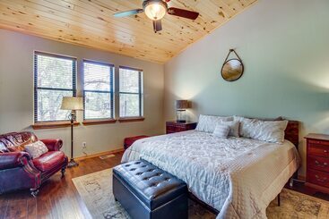 کلبه Spacious Torreon Cabin W/ Deck & Gas Grill!
