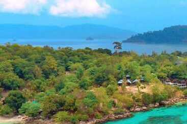 Hotel Chareena Beachside