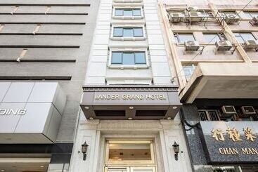 Lander Grand