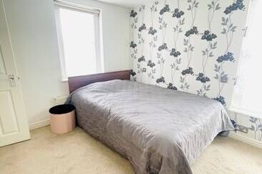 茅舍 Immaculate 3 Bed House In Waltham Cross