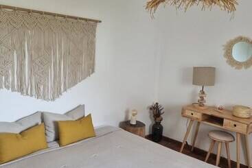 레지던스 Charming 1 Bed House