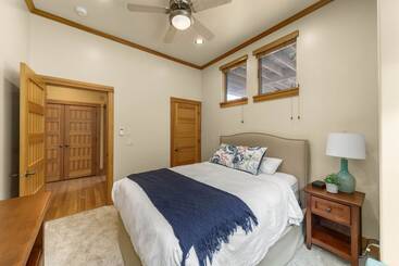 茅舍 The Castle Rock Estate By Avantstay Steps From Arch Cape Beach W/ Hot Tub & Sauna