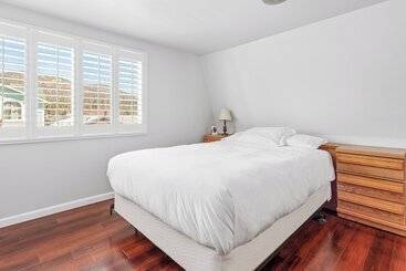 茅舍 The Rock House