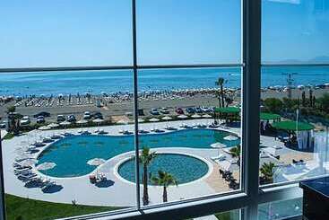 בית מלון כפרי Adamas Resort &
