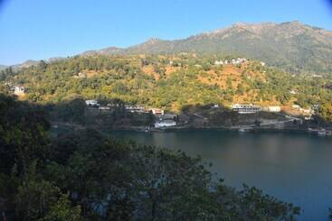 ホテル Lake Paradise Inn