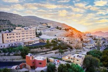 هتل Petra Castle