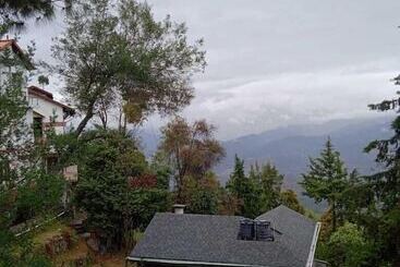 فندق The Himalayan Lodge