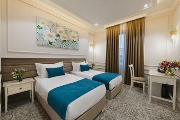 فندق Zarafshon Parkside