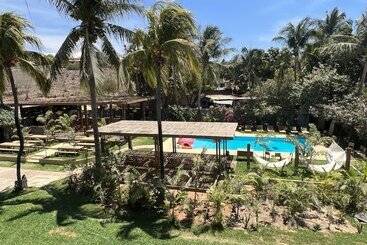 Straw Hat Surf Hostel