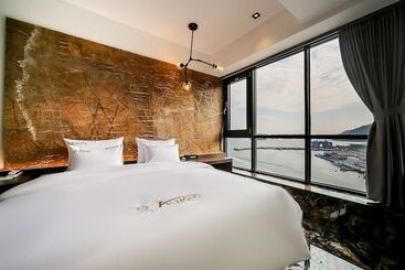 فندق على الطريق Changwon Jinhae Almond