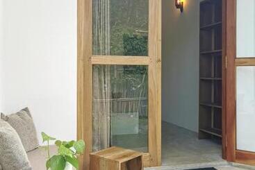 ベッドアンドブレックファースト Back Yard Madiha   Restaurant And Rooms