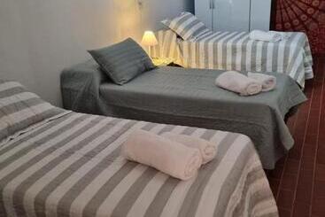 تختخواب و صبحانه Maily Guest House