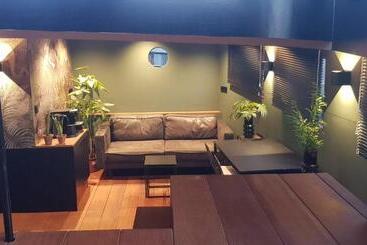 تختخواب و صبحانه Wheelhouse Euphrate Houseboat