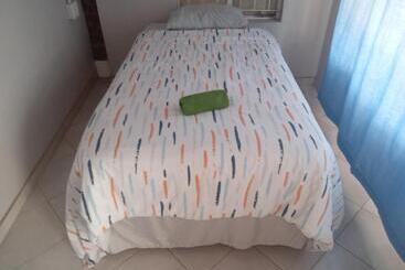 Капсульный Oтель Las Palmas Day & Night Guest House