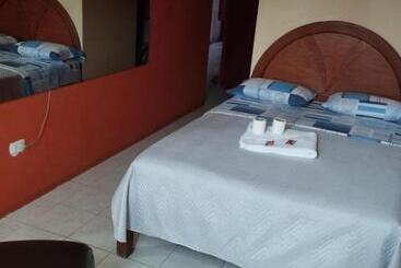 فندق Hostal Corona