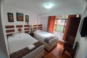 فندق Paqariq Inn