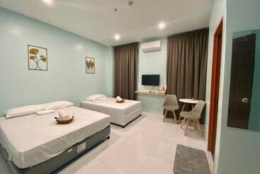 هتل Torres Traveller S Inn
