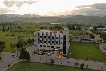 Ma. Awani Hotel & Suites